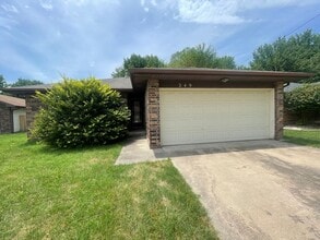 Building Photo - COMING SOON Cozy House 3 bed 2 bath 2 car ...