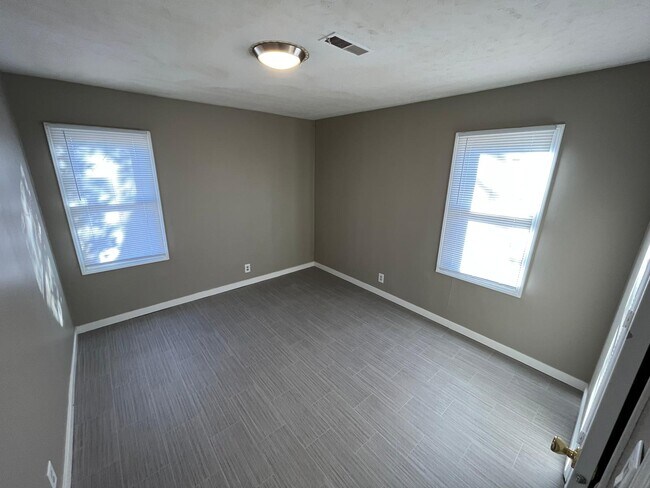 Building Photo - 1107 Hiatt St