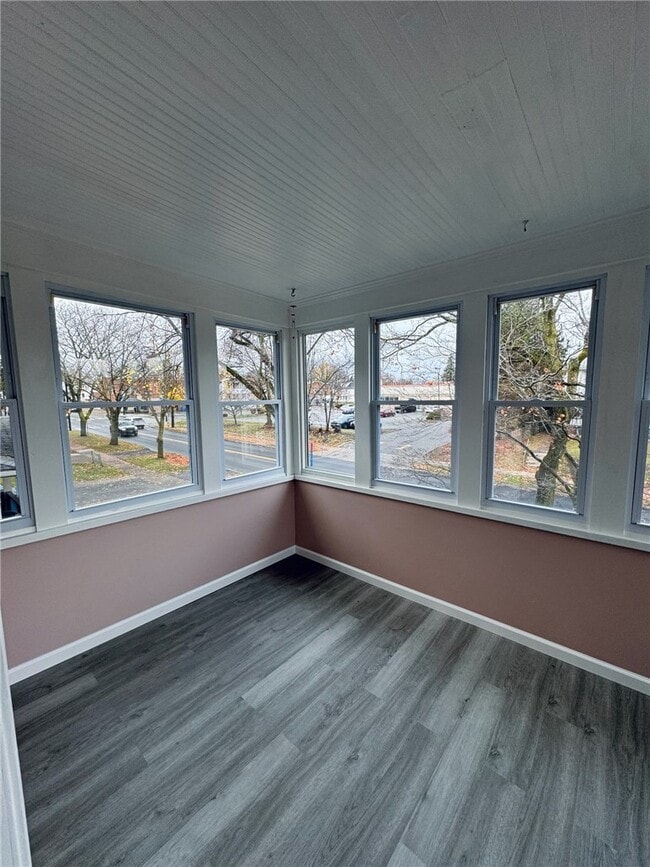 Building Photo - 543 Brooks Ave