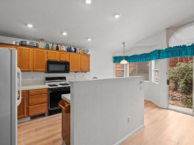 Building Photo - 6165 Greenbrook Dr