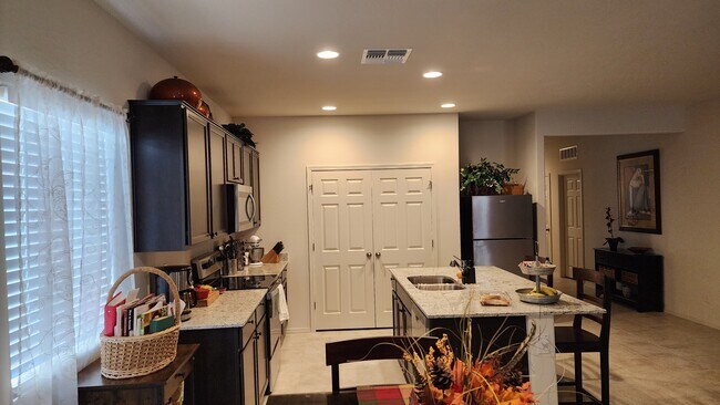 Building Photo - 24615 W Flores Dr