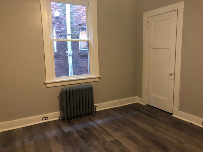 Building Photo - Highland Park - 3 BR 1st Floor Duplex, Remodeled 2021!  SECTION 8