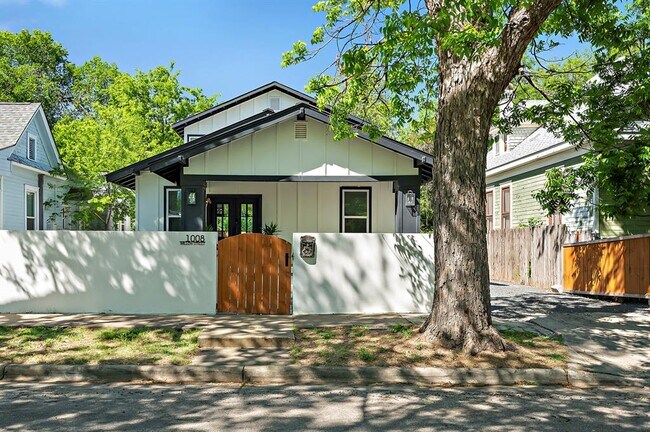 Building Photo - 1008 Willow St