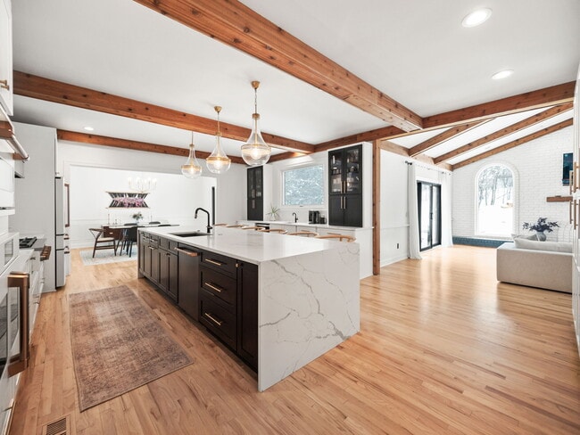 Building Photo - 3250 Chestnut Run Dr