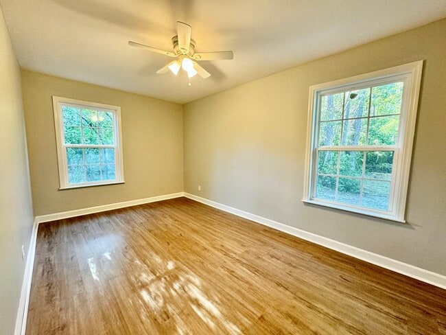 Building Photo - 413 Canna Dr