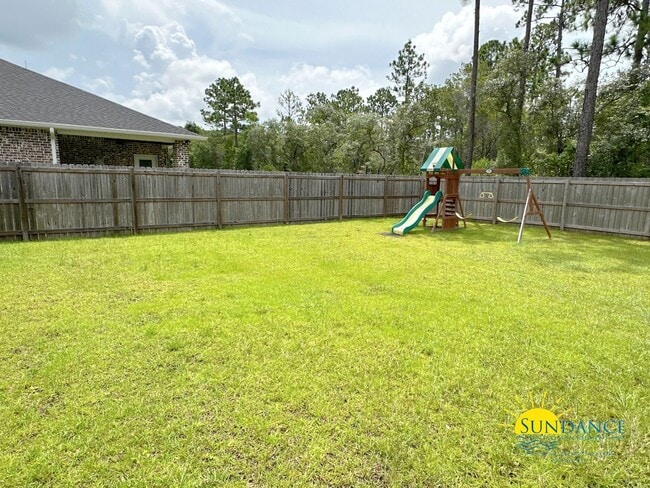 Building Photo - 5 Bedroom like new BEAUTIFUL Navarre home, call today!