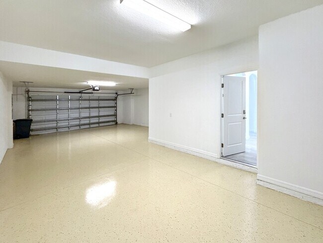 Building Photo - 11305 Shady Blossom Dr