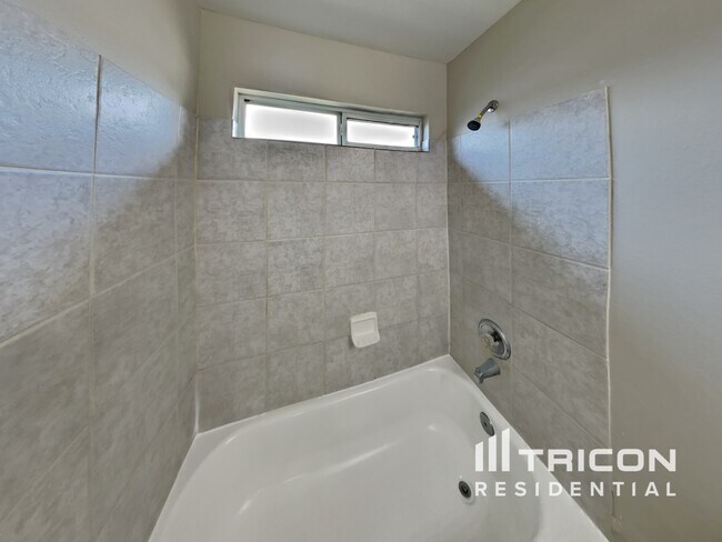Building Photo - 5615 Bear Paw Cir