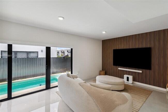 Building Photo - 1396 NW 3rd St