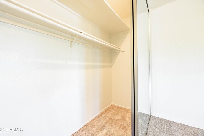 Building Photo - 2547 W Naranja Ave