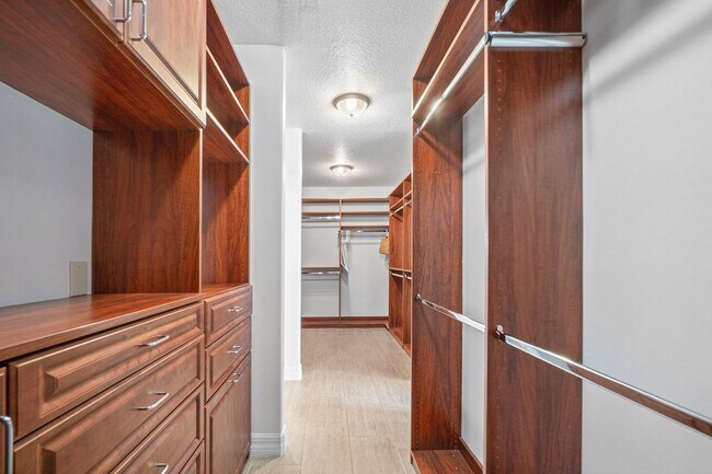 Building Photo - 210 Alcove Point Ln