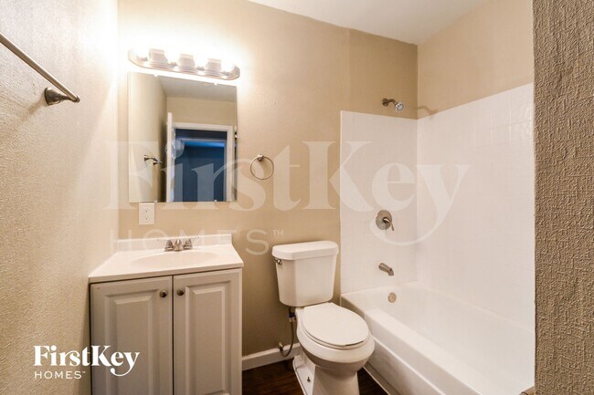 Building Photo - 12465 Larkwood Dr