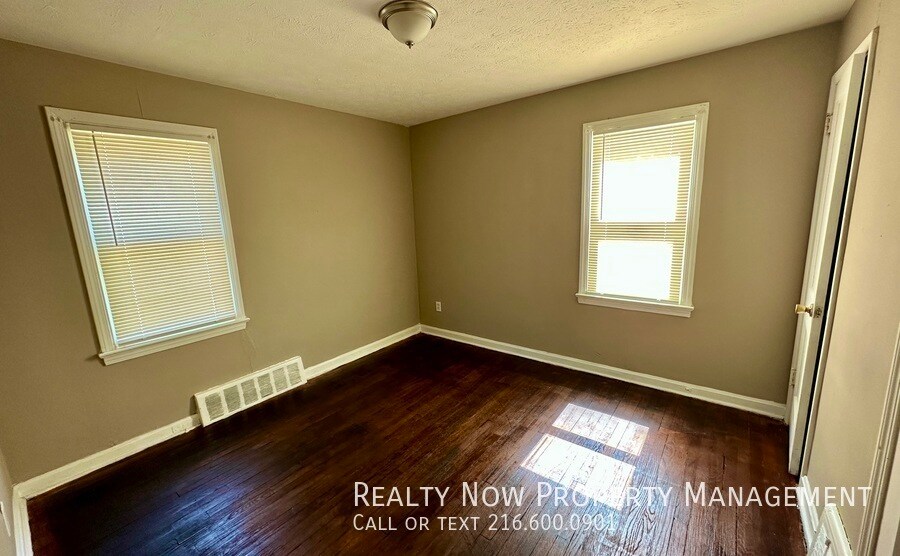 Building Photo - 5329 Vine St