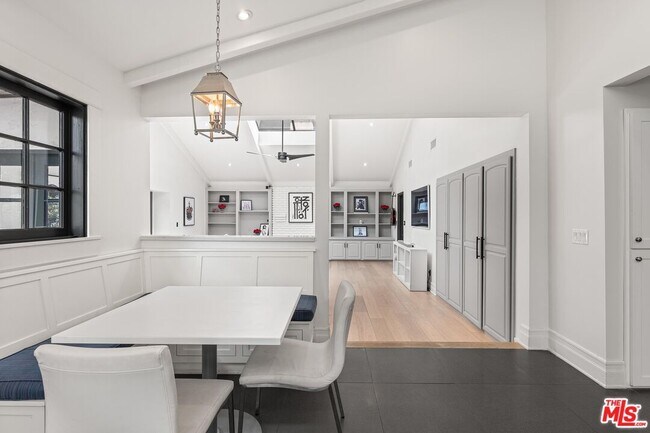 Building Photo - 4145 Sunswept Dr