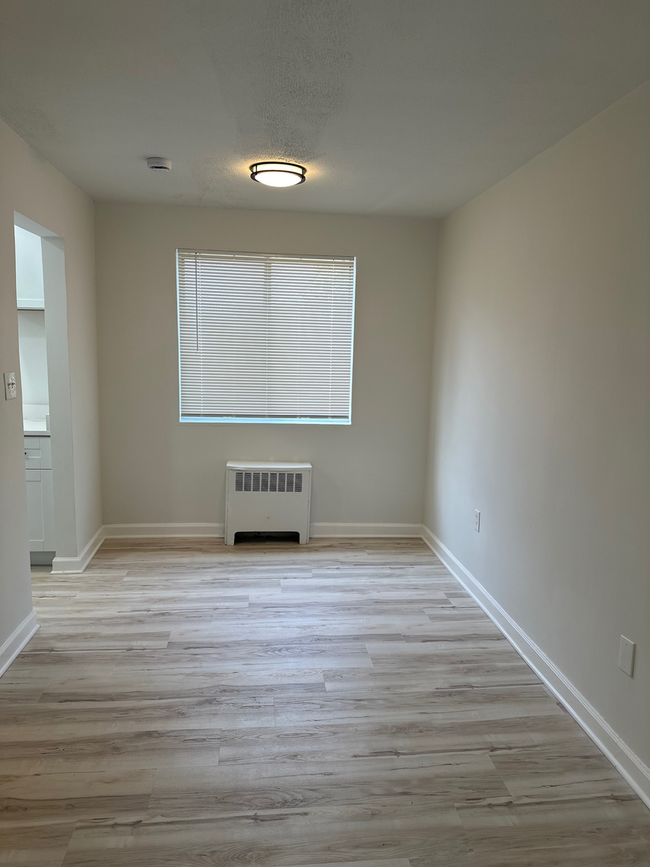 Building Photo - 2 Bed 1 Bath SW DC