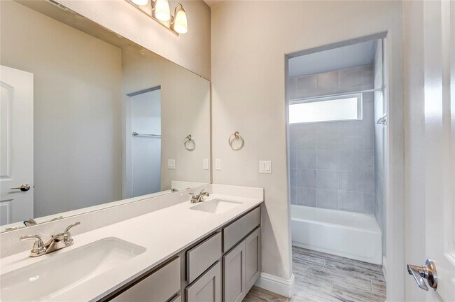 Building Photo - 113 Riverhill Dr