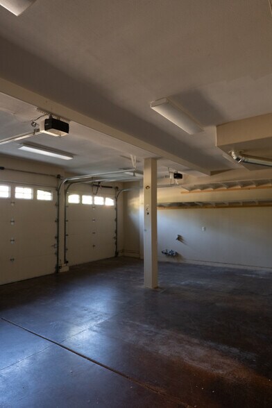 Building Photo - 15550 SW Cynthia Ln