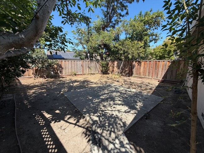 Building Photo - 4497 Hamilton Ave