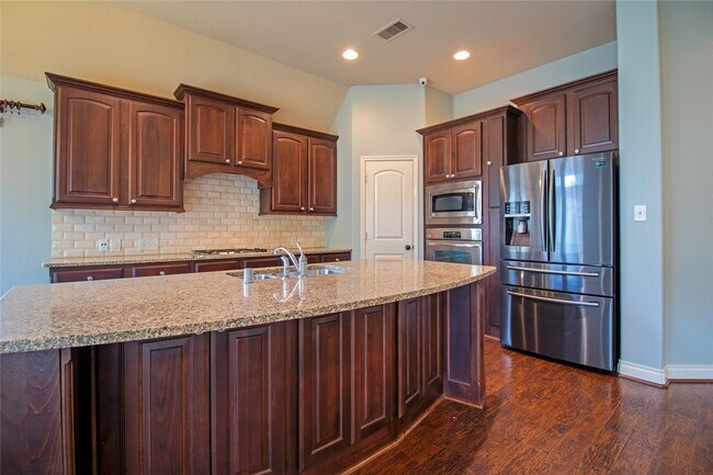 Building Photo - 2019 Sunset Springs Dr