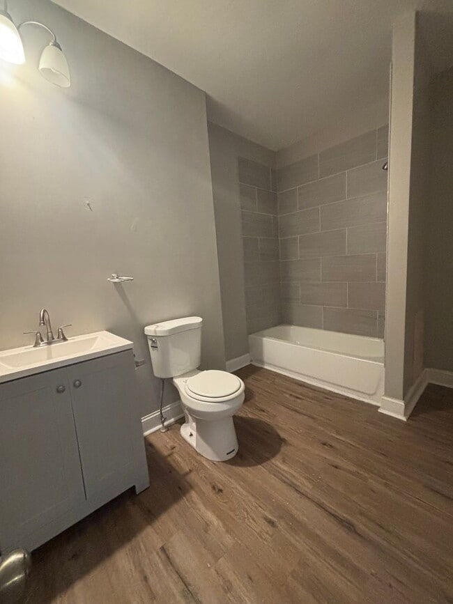 Building Photo - 3 Bedroom 2 Bathroom Townhome Available in 21216