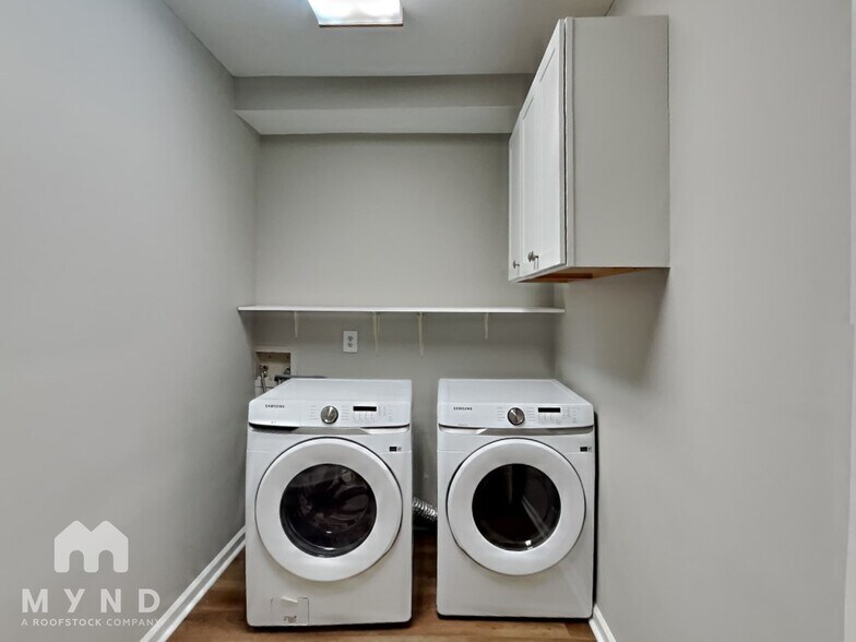 Building Photo - 404 Wedgewood Way