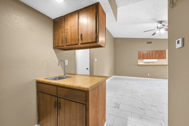 Building Photo - 12223 Woodcliff Dr