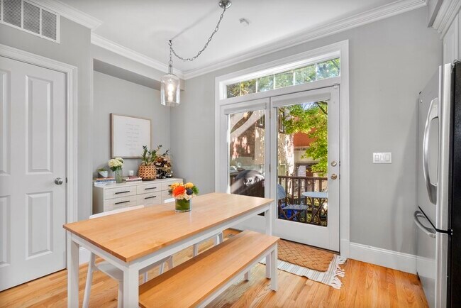 Building Photo - 10 S Sydney St