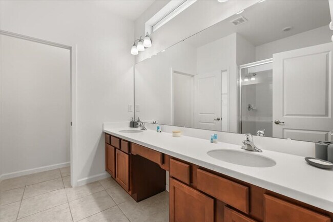Building Photo - 301 Ballo Dr