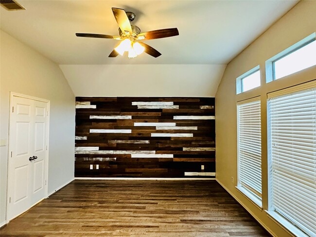 Building Photo - 5643 Walnut Glen Ln