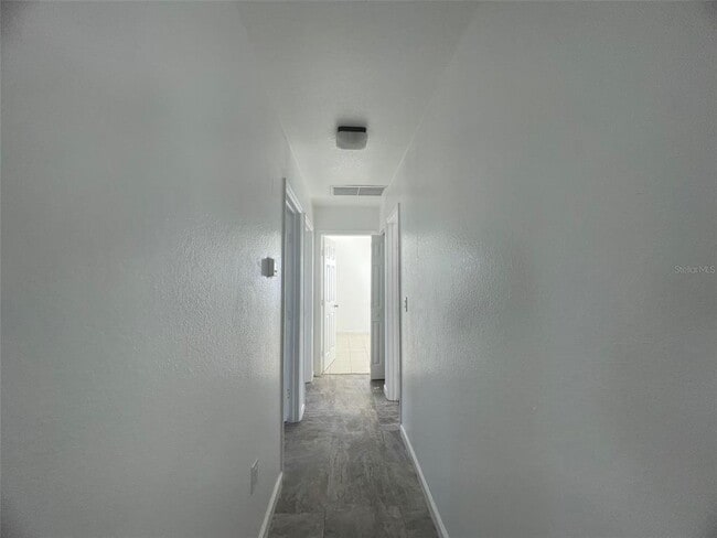 Building Photo - 525 E Helen Ave