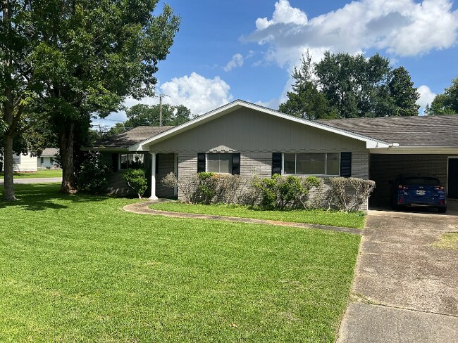 Primary Photo - 111 Greenwood Dr