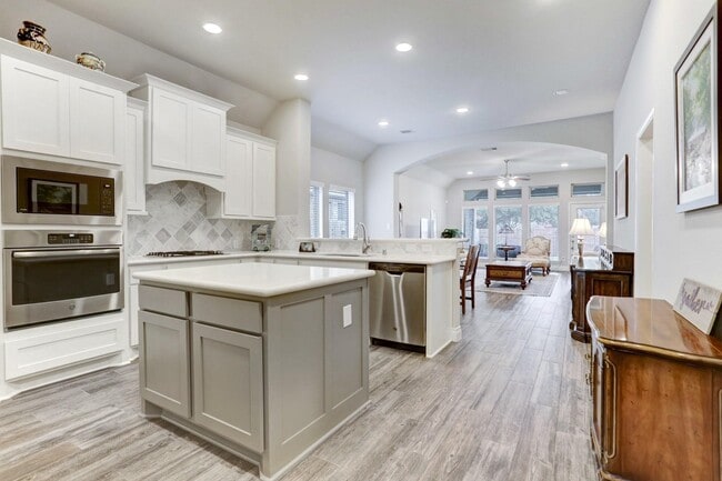 Building Photo - 8126 Silverspot Ln