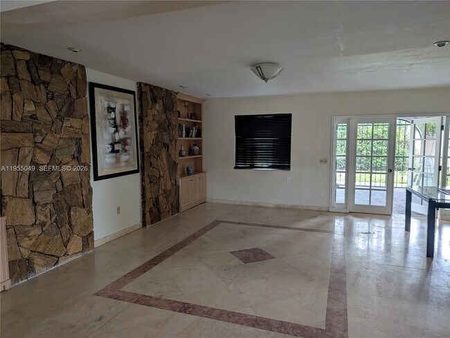 Building Photo - 1900 NE 186th St