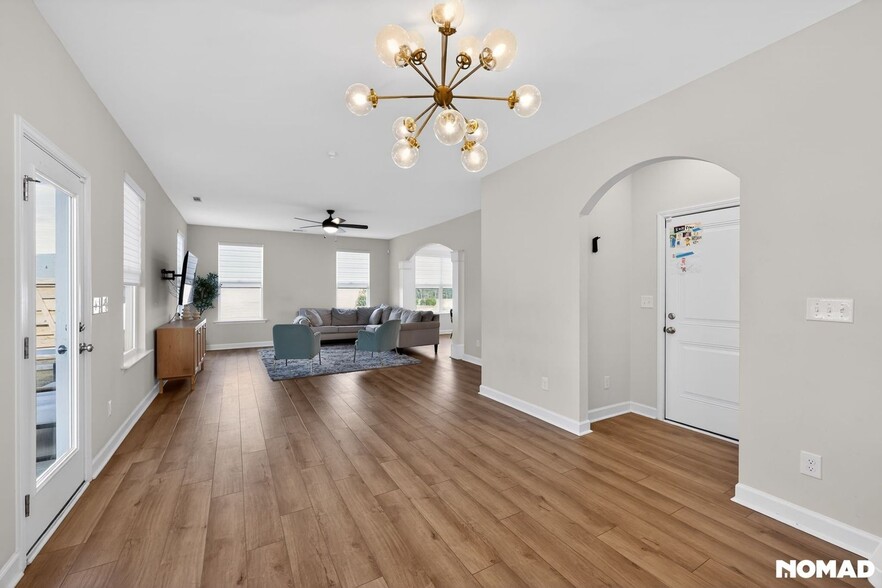 Building Photo - 18 S Maple Walk Dr