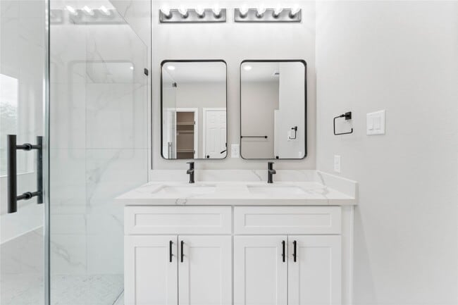 Building Photo - 5420 Lynnfield St