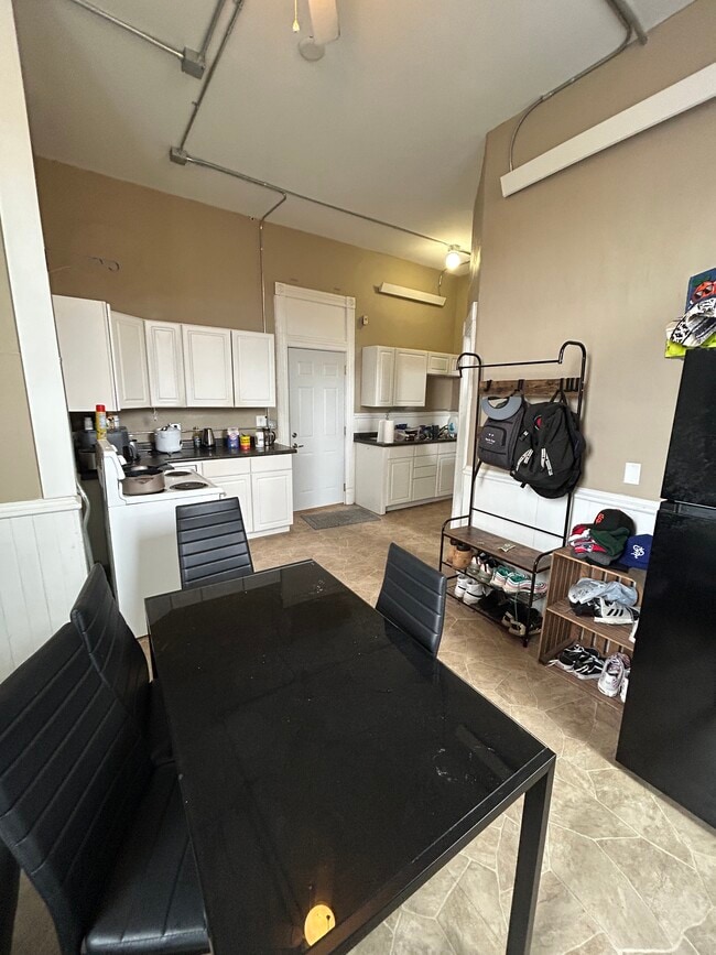 Building Photo - 329 N Riverfront Dr