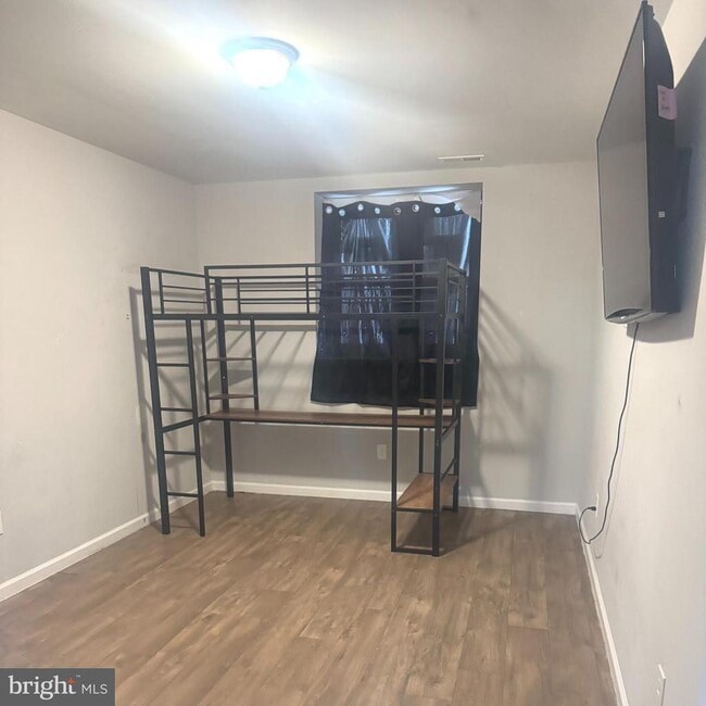 Building Photo - 609 Brunswick Ave