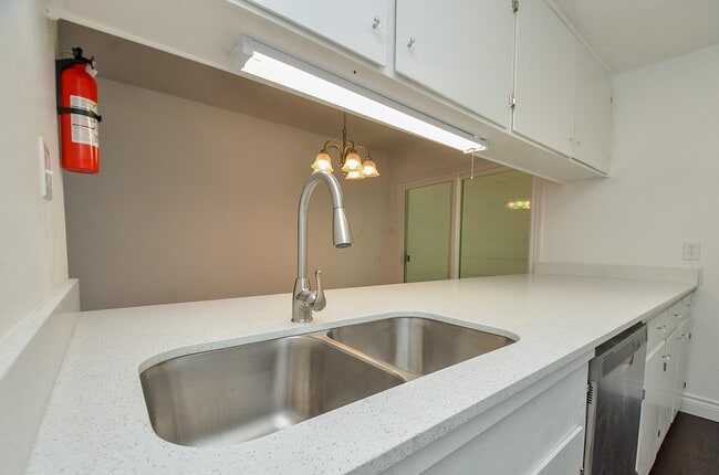 Building Photo - 8810 Ilona Ln