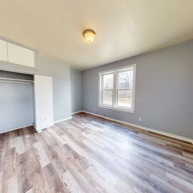Building Photo - Spacious studio living in Sharon, PA!