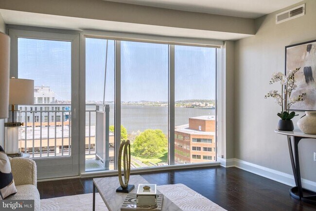 Building Photo - 925 N Fairfax St