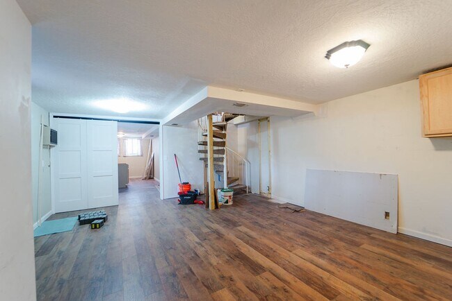 Building Photo - Spacious 3 Bedroom, 3 Bath Two story home!!