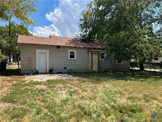 Building Photo - 859 Oasis St