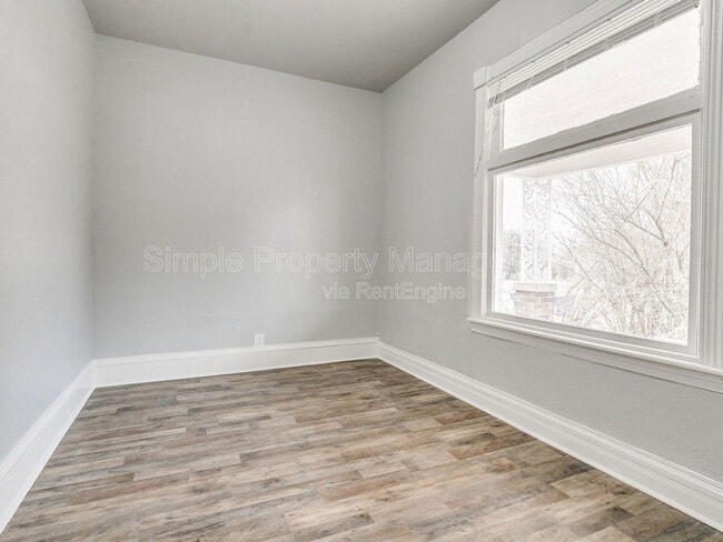 Building Photo - 611 E Springer Ave