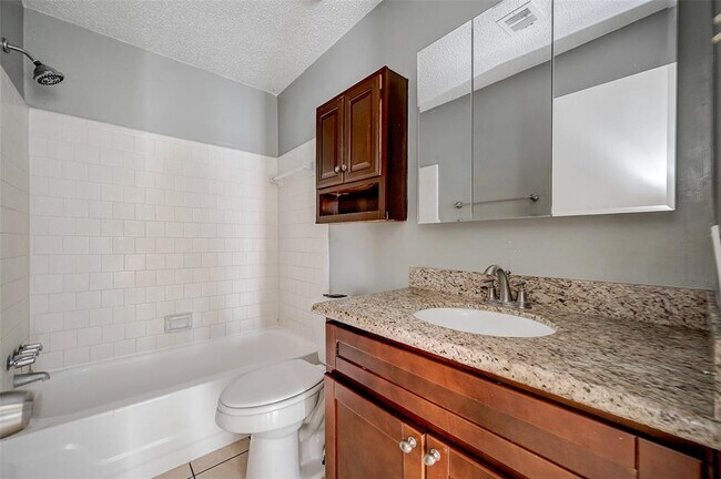 Building Photo - 13850 Walnut Hollow Ln