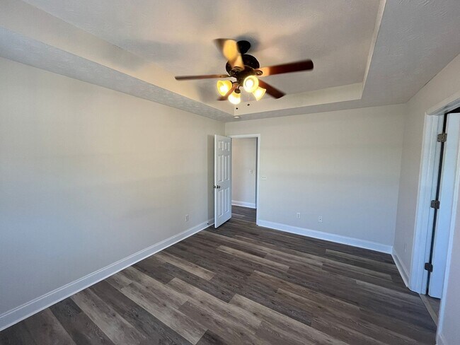 Building Photo - Discover the Perfect Blend of Comfort and Convenience