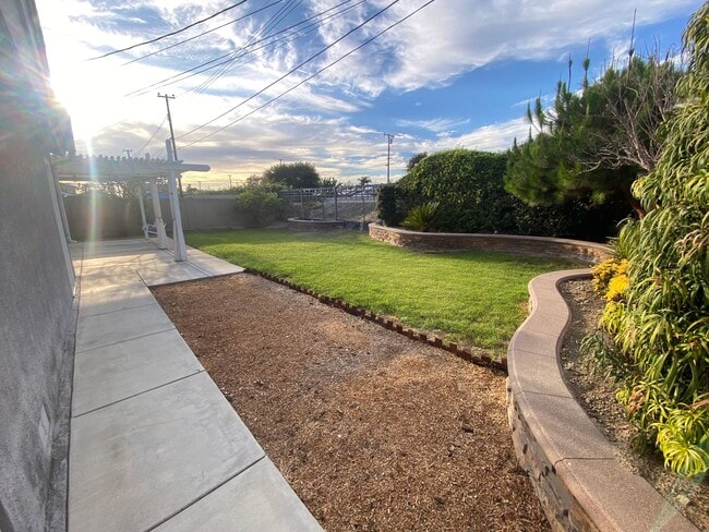 Building Photo - Updated 3 Bedroom Cypress House w/ 2 Car G...