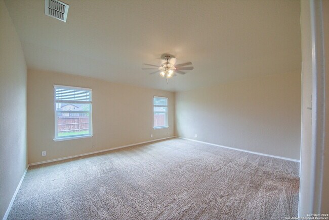 Building Photo - SPACIOUS 4-BEDROOM WITH WATER PARK AMENITIES!!