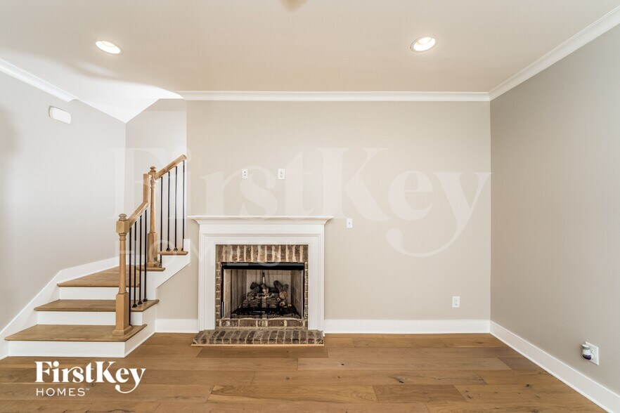 Building Photo - 1320 Shades Terrace