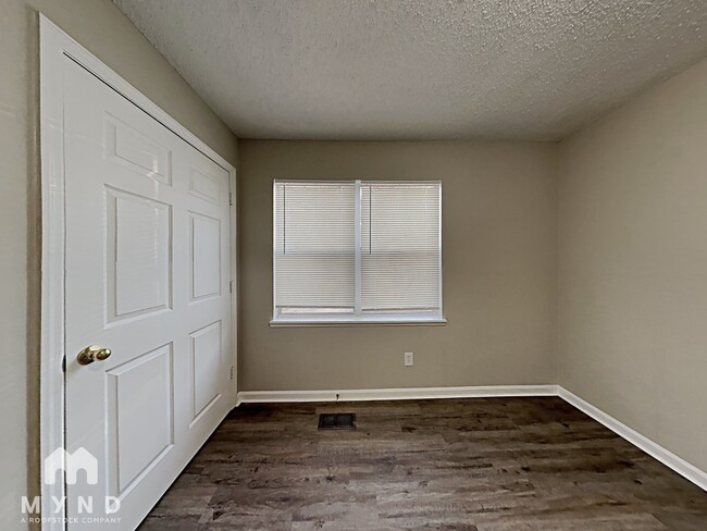 Building Photo - 5170 Hickory Dr NE