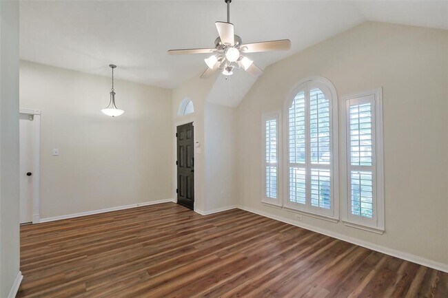 Building Photo - 21734 Maple Bluff Dr